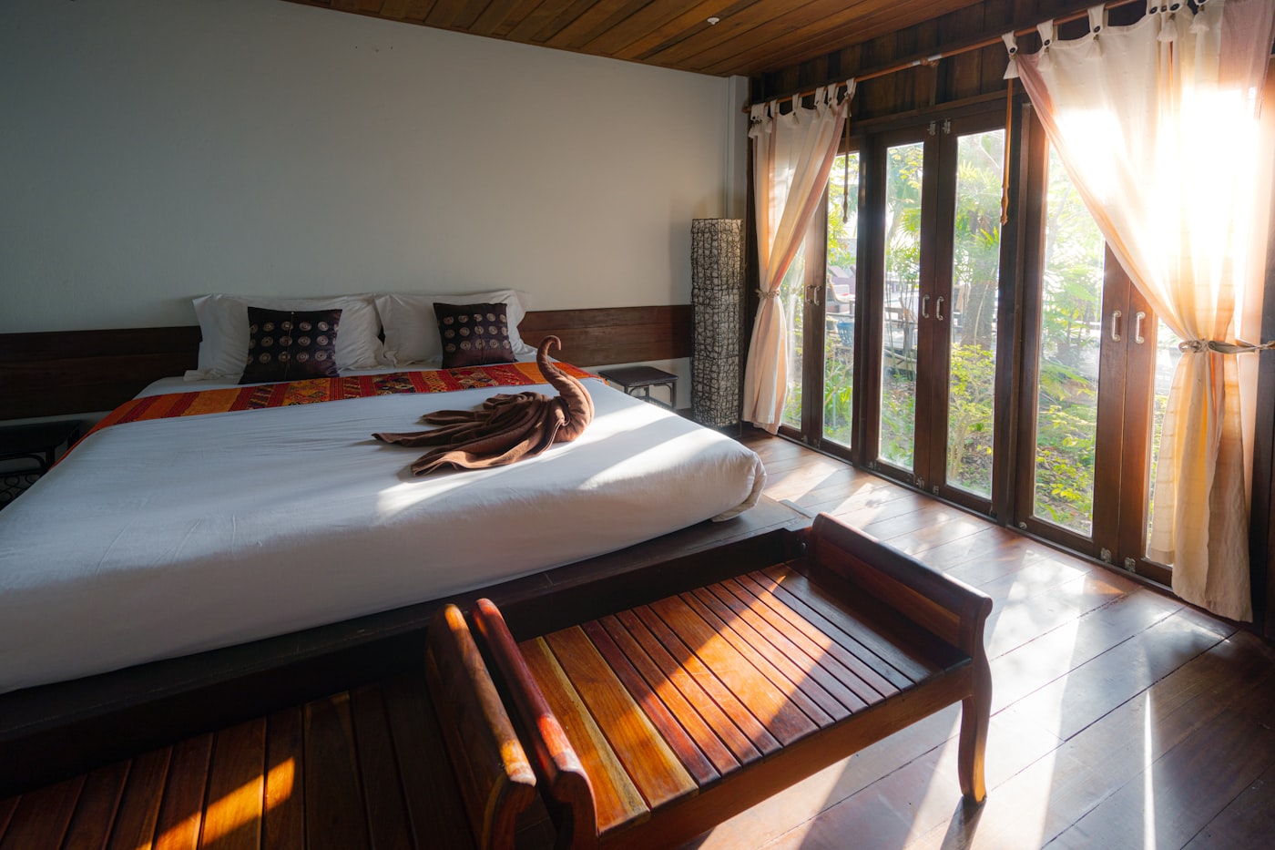 Executive Suite mit Loungecharakter und städtischem Ausblick